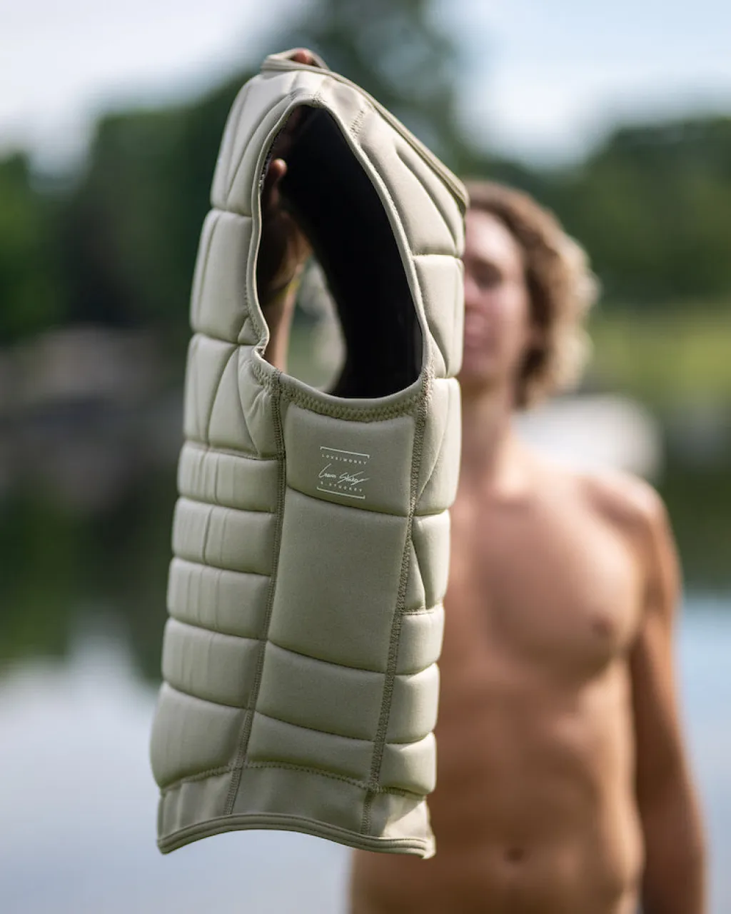 Foow ove nor oney en' Ipact Vet - Khaki<Follow Wake Sale