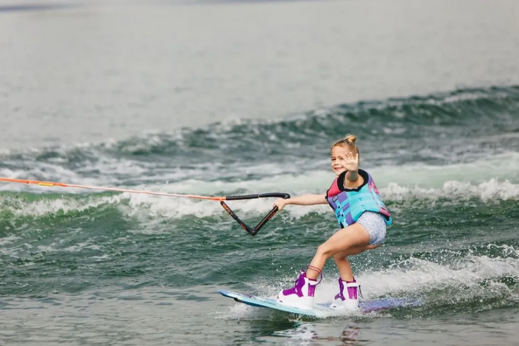 August Kid's Wakeboard 2026 -<Ronix Hot