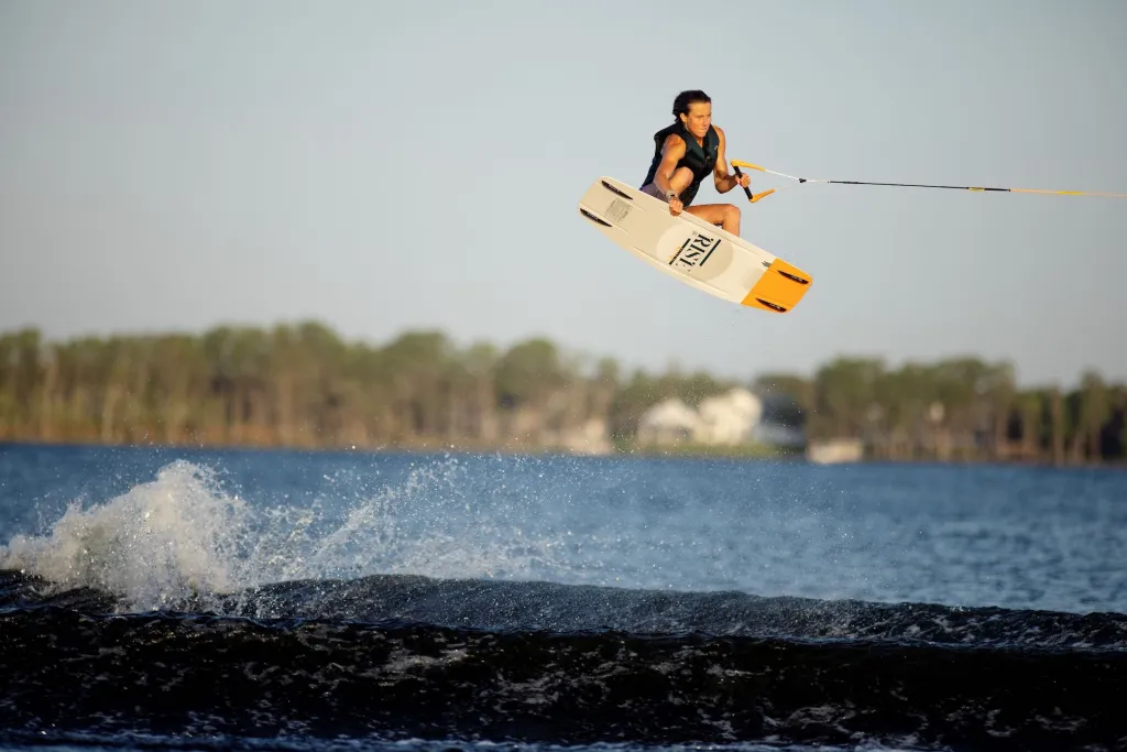 2023 Women's Rise Air Core 3 Wakeboard<Ronix Discount
